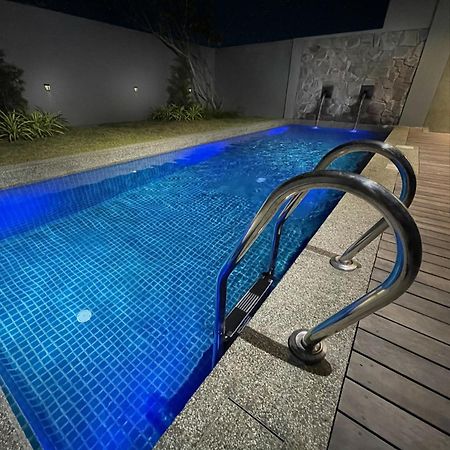 La Villa Langkawi - Private Pool Пантай-Сенанг Номер фото